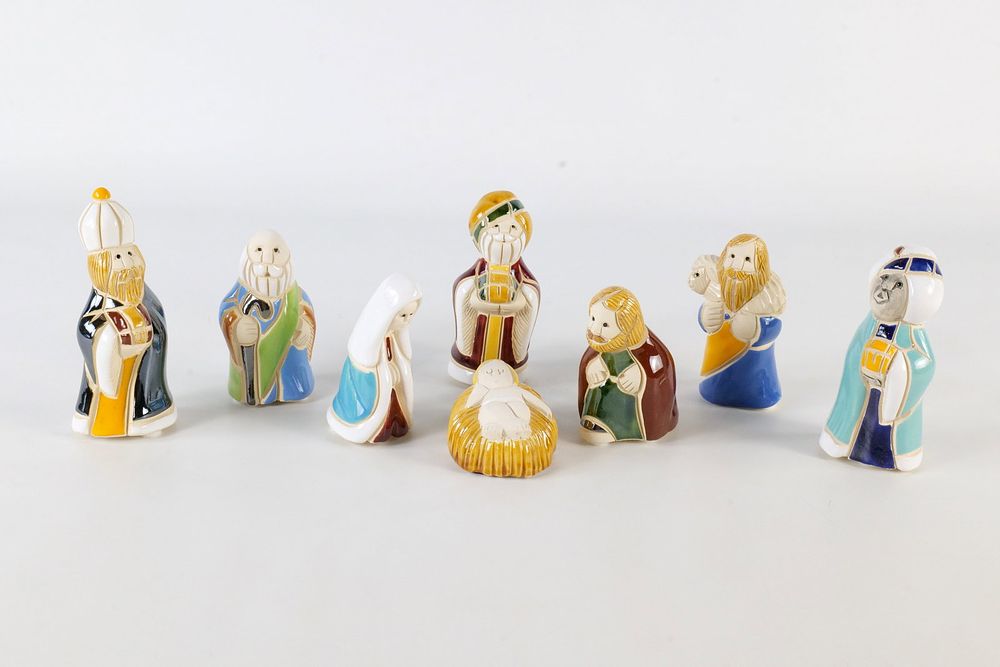 Lot 345: A Collection of Artesania Rinconada Figurines