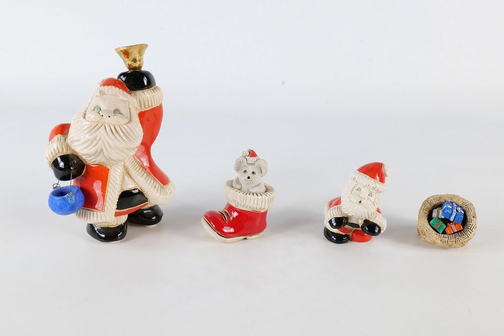 Lot 346: A Collection of Artesania Rinconada Figurines