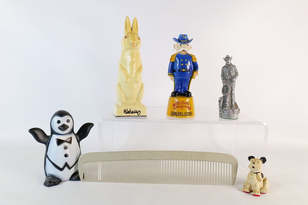 Lot 259: Lot of Fashion Advertising Collectibles