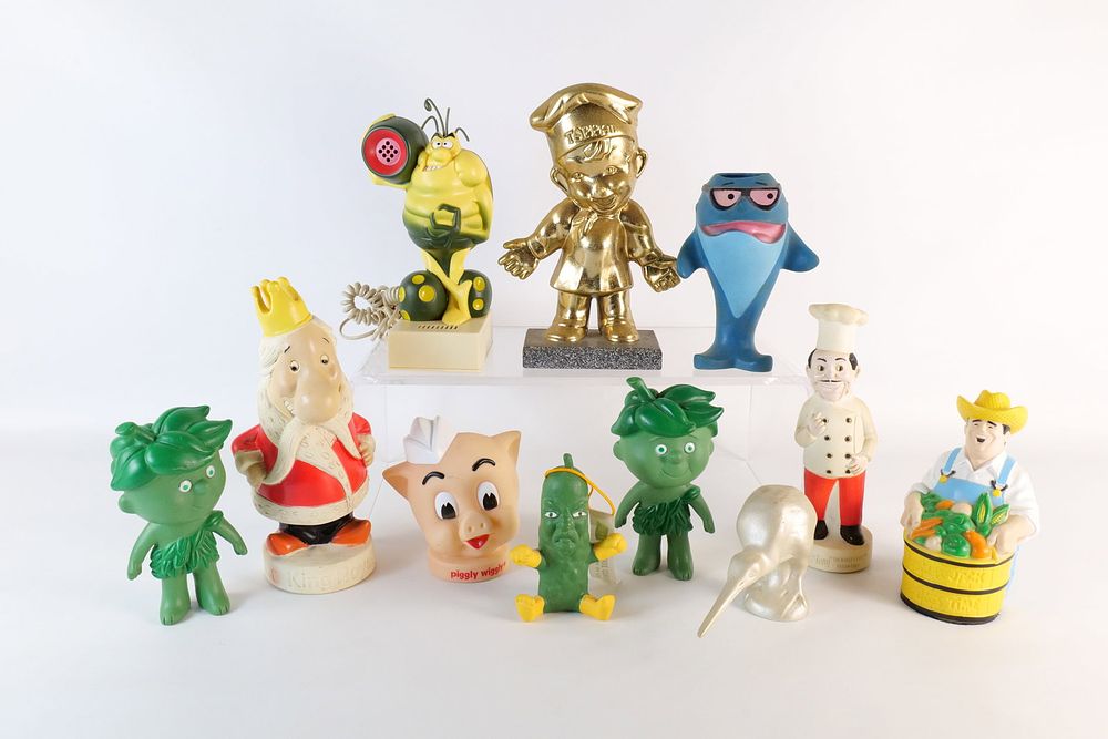 Lot 267: Group Lot of Various Advertising Pieces