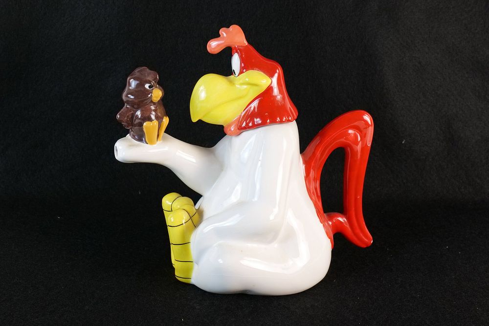 Lot 272: Looney Tunes Foghorn Leghorn Teapot