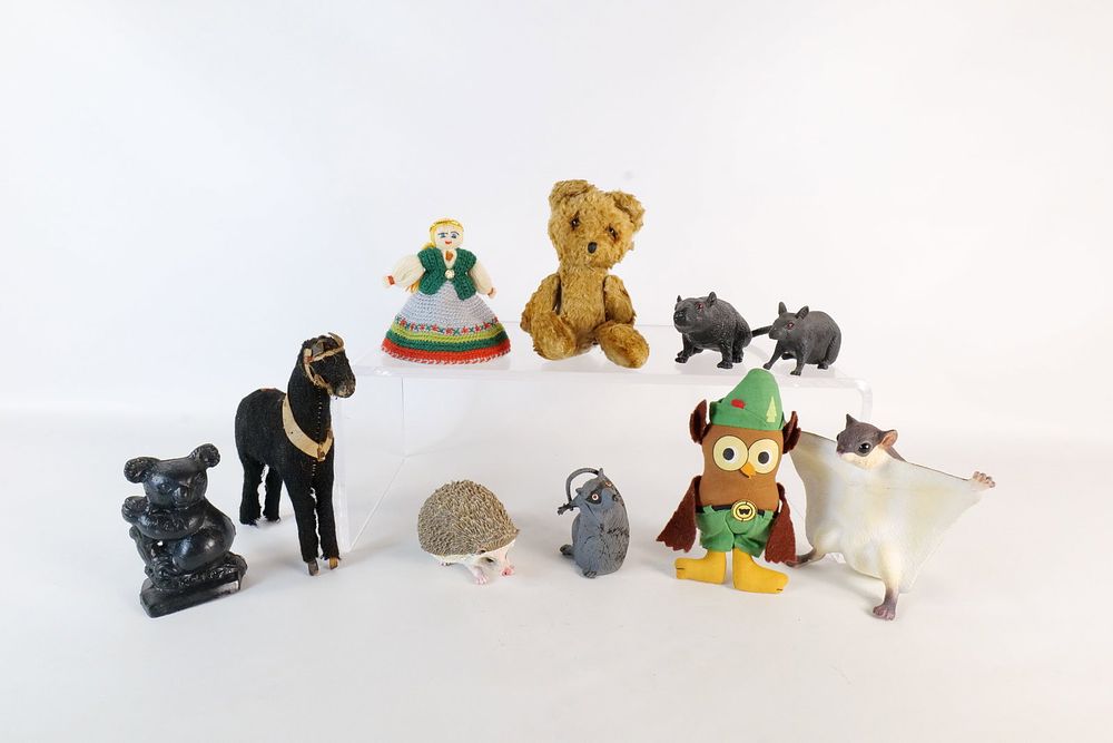 Lot 286: Lot of Mostly Animal Related Collectibles