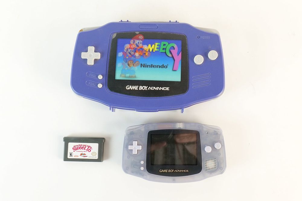 Lot 289: Nintendo Game Boy Advance