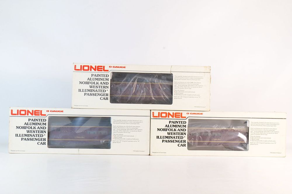 Lot 167: Lot of (3) Lionel 0 Gauge painted aluminum Norfolk and Western passenger cars
