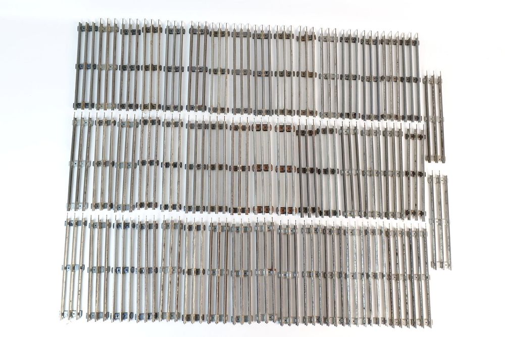 Lot 170: Lot of Vintage Lionel Postwar Tubular O/O27 Gauge Track
