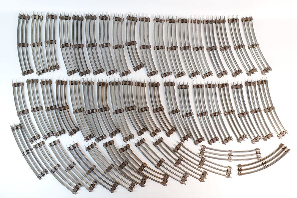 Lot 171: Lot of Vintage Lionel Postwar Tubular O/O27 Gauge Track