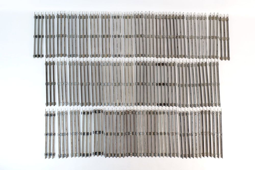 Lot 173: Lot of Vintage Lionel Postwar Tubular O/O27 Gauge Track