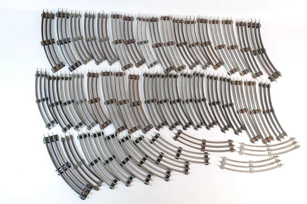 Lot 175: Lot of Vintage Lionel Postwar Tubular O/O27 Gauge Track