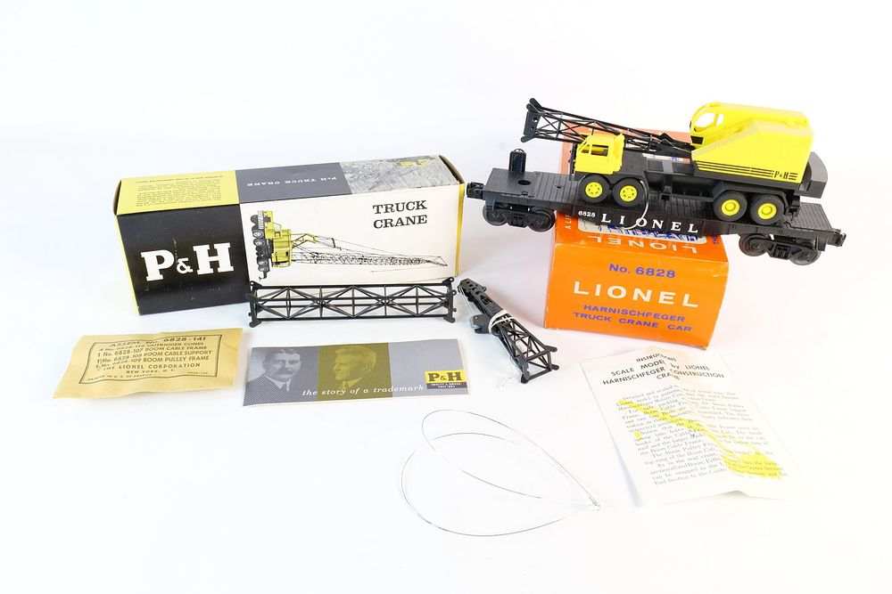 Lot 185: Vintage Lionel 0/27 Postwar Harnischfeger Truck Crane Car #6828