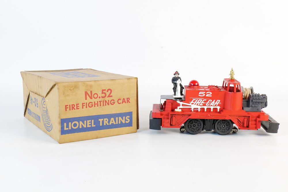 Lot 209: Vintage Lionel 0/27 Postwar Fire Car #52 motorized unit