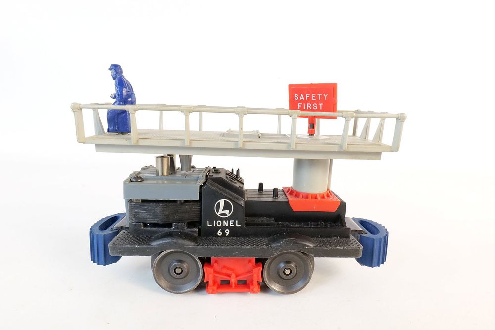 Lot 212: Vintage Lionel 0/27 #69 motorized unit