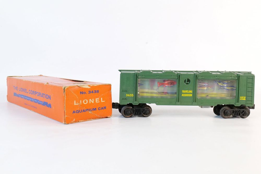Lot 213: Vintage Lionel 0/27 Postwar Traveling Aquarium box car