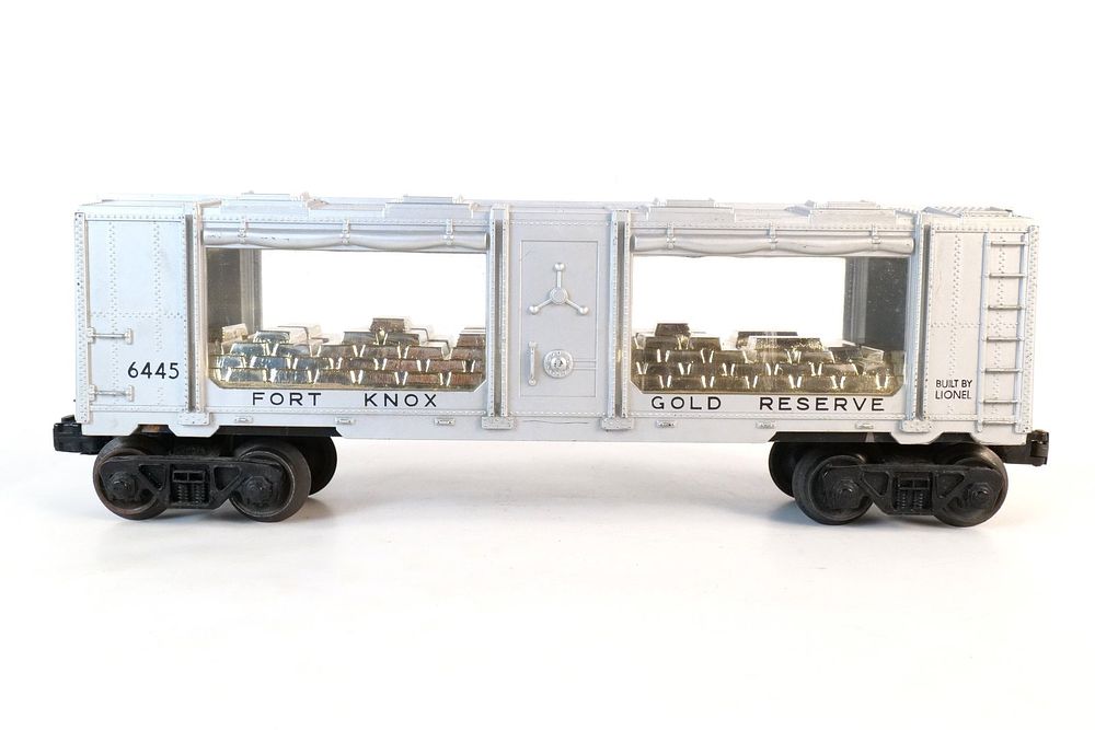 Lot 214: Vintage Lionel 0/27 Postwar Fort Knox box car #6445