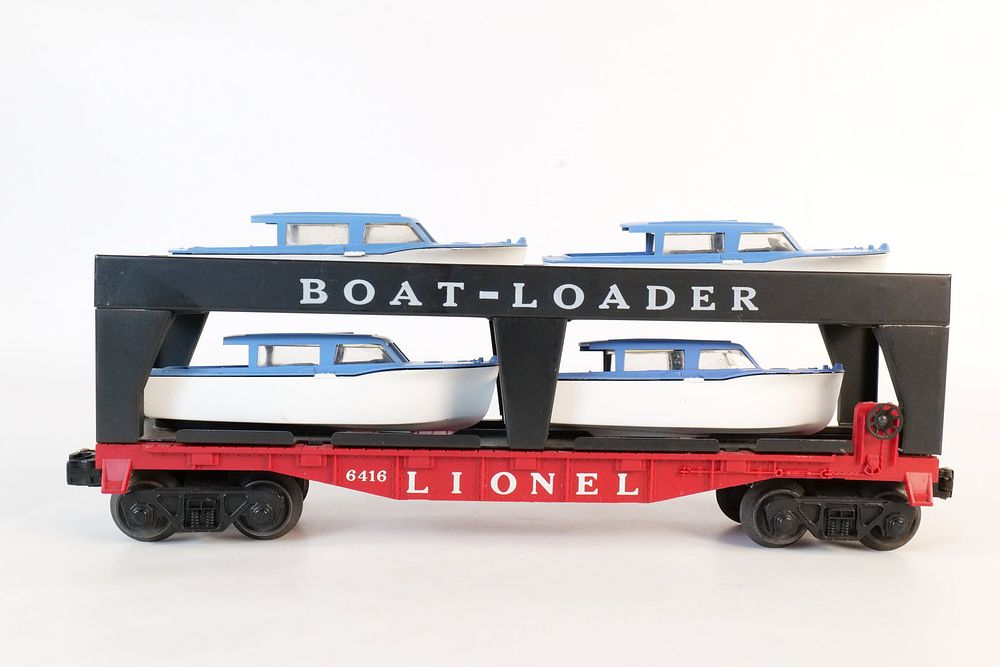 Lot 215: Vintage Lionel 0/27 Postwar Boat-Loader flatbed car