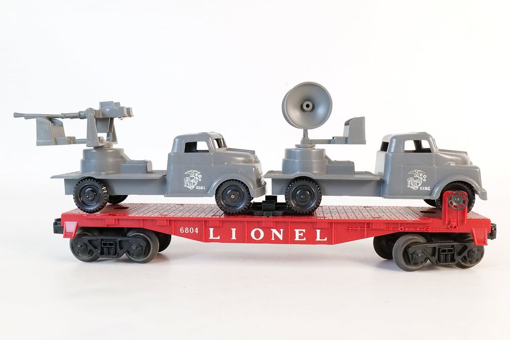 Lot 218: Vintage Lionel 0/27 Postwar US Marines flatbed car #6804