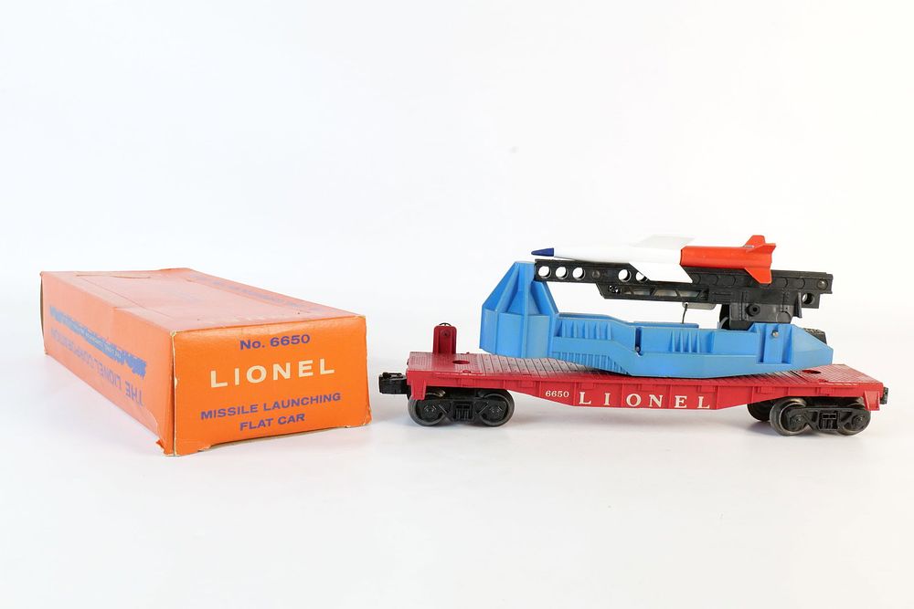 Lot 225: Vintage Lionel 0/27 Postwar Missile Launching Flat Car #6650