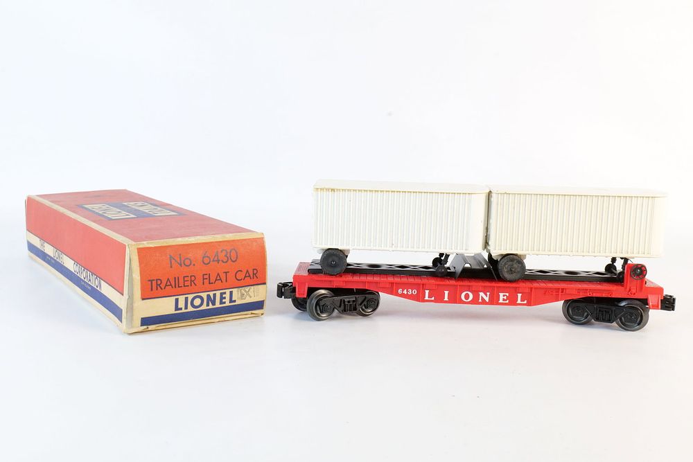 Lot 229: Vintage Lionel 0/27 Postwar Trailer Flat Car#6430 with box