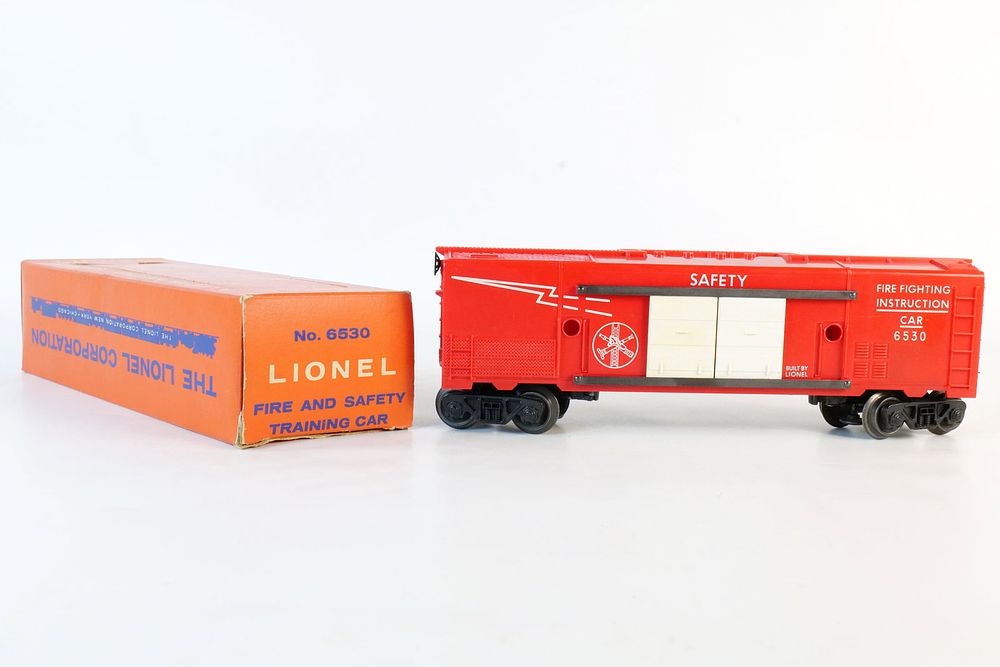 Lot 233: Vintage Lionel 0/27 Postwar Fire Fighting Instruction/ Fire Safety Car #6530