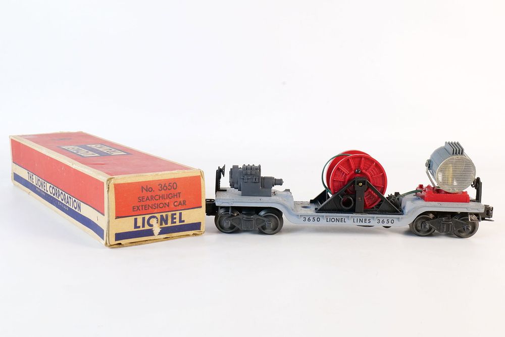 Lot 235: Vintage Lionel 0/27 Postwar Searchlight Extension Car #3650