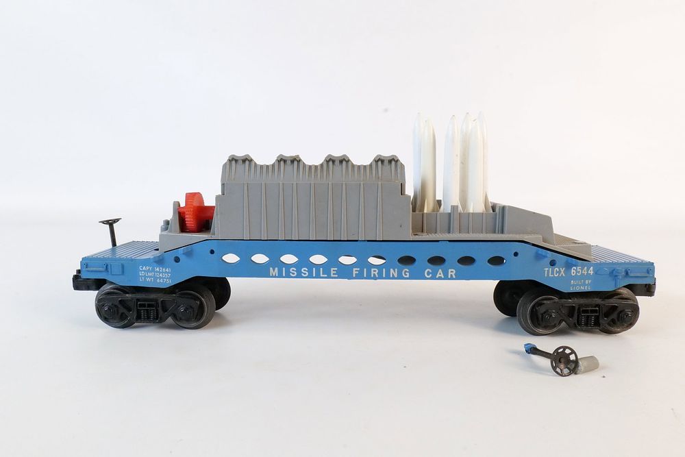 Lot 239: Vintage Lionel 0/27 Postwar Missile Firing Car #6544 with black console