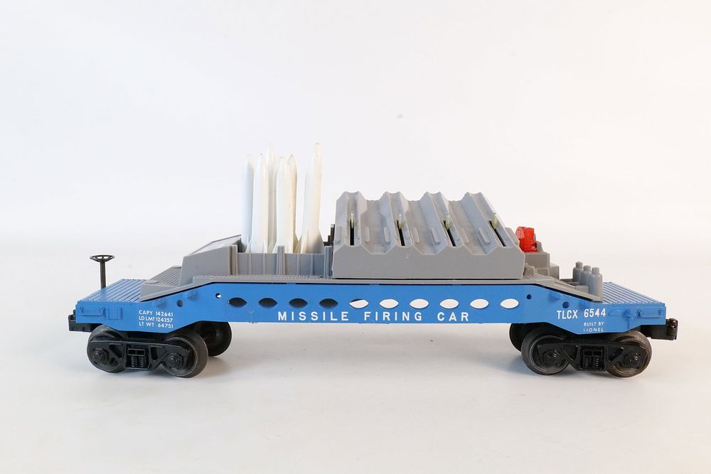 Lot 240: Vintage Lionel 0/27 Postwar Missile Firing Car #6544 with white console