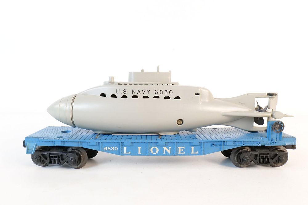 Lot 242: Vintage Lionel 0/27 Postwar US Navy Submarine Car #6830