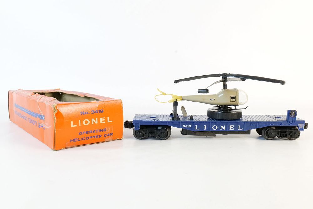 Lot 245: Vintage Lionel 0/27 Postwar Navy Operating Helicopter Car #3419