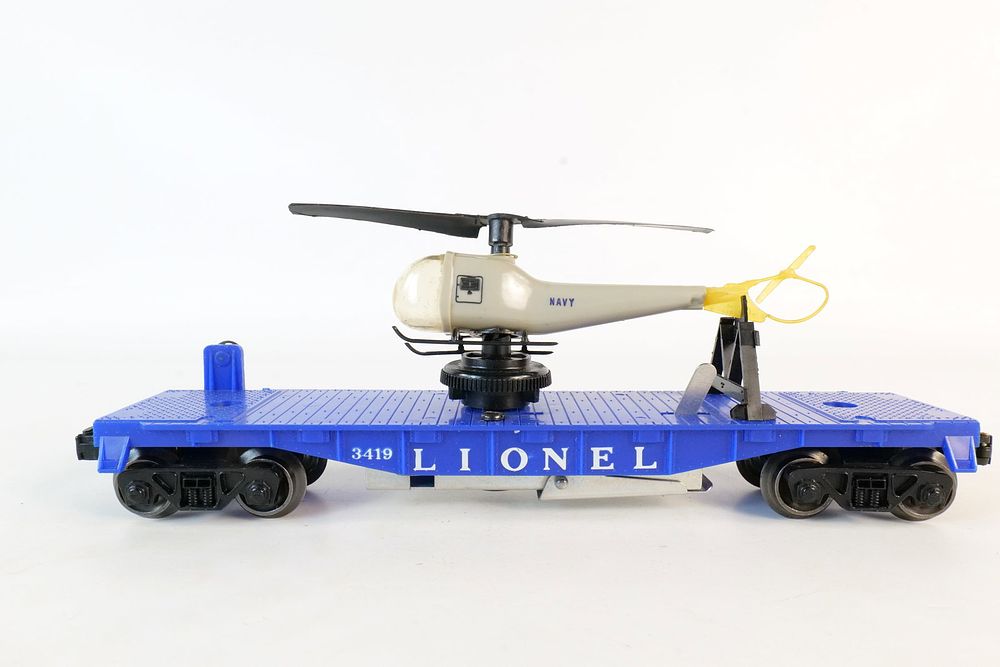 Lot 248: Vintage Lionel 0/27 Postwar Navy Operating Helicopter Car #3419