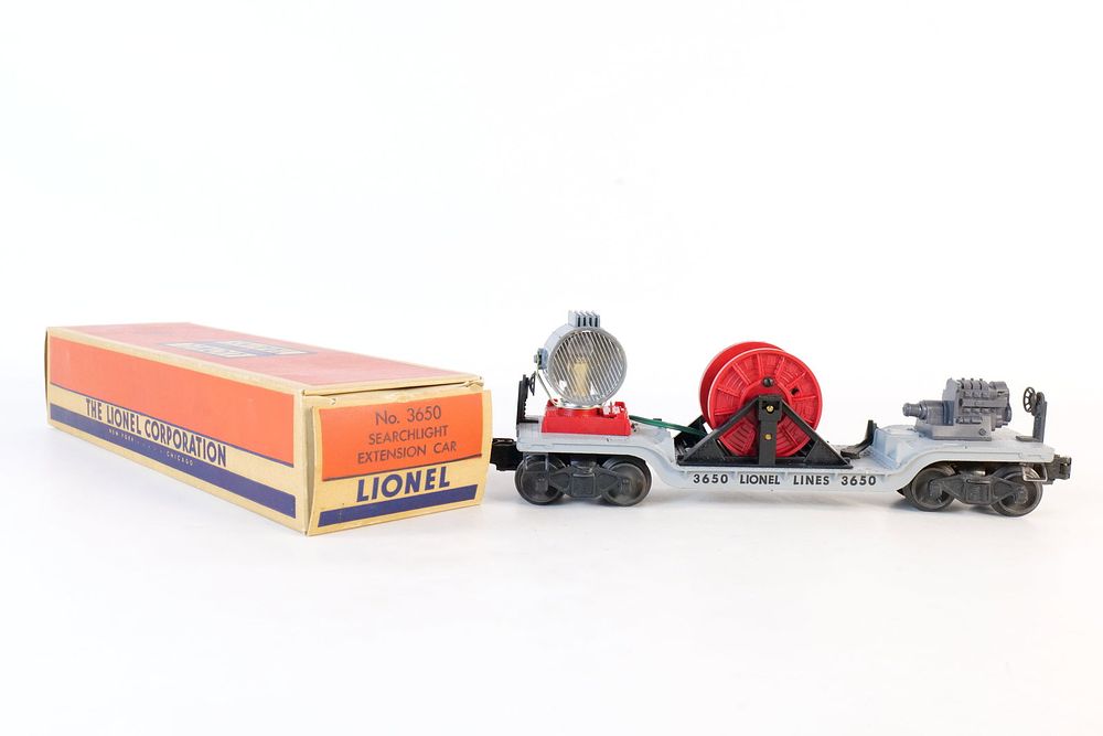 Lot 255: Vintage Lionel 0/27 Postwar Searchlight Extension Car #3650