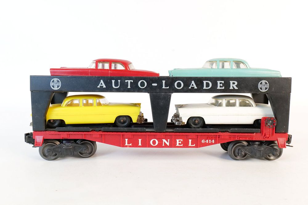 Lot 260: Vintage Lionel 0/27 Postwar Automobile Loader transport #6414
