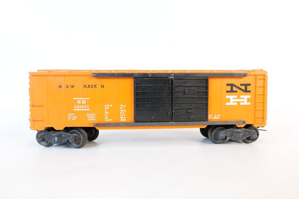Lot 261: Vintage Lionel 0/27 Postwar New Haven box car #6468-25