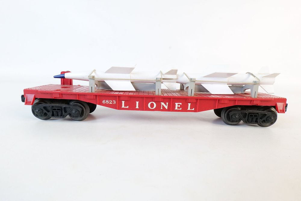 Lot 265: Vintage Lionel 0/27 Postwar Missile Transport Flat Car #6823