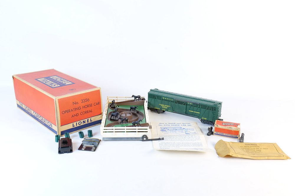 Lot 273: Vintage Lionel 0/27 Postwar Santa Fe Operating Horse Car and Corral #3356