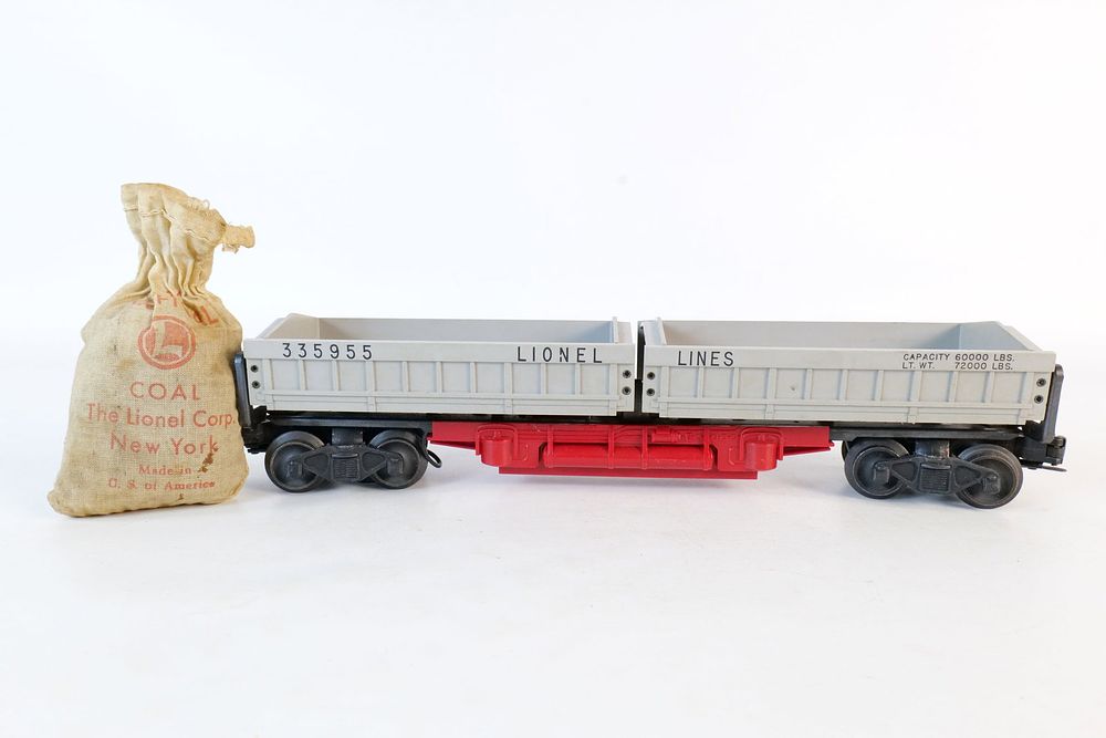 Lot 275: Vintage Lionel 0/27 Postwar Twin-Bin Coal Dumper car #3359-55