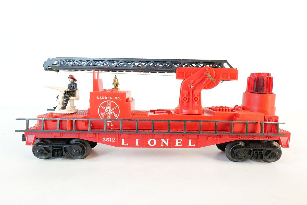Lot 279: Vintage Lionel 0/27 Postwar Fire Ladder Company Flat Car #3512