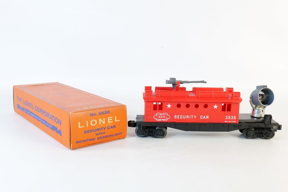 Lot 280: Vintage Lionel 0/27 Postwar AEC Security with Rotating Searchlight #3535