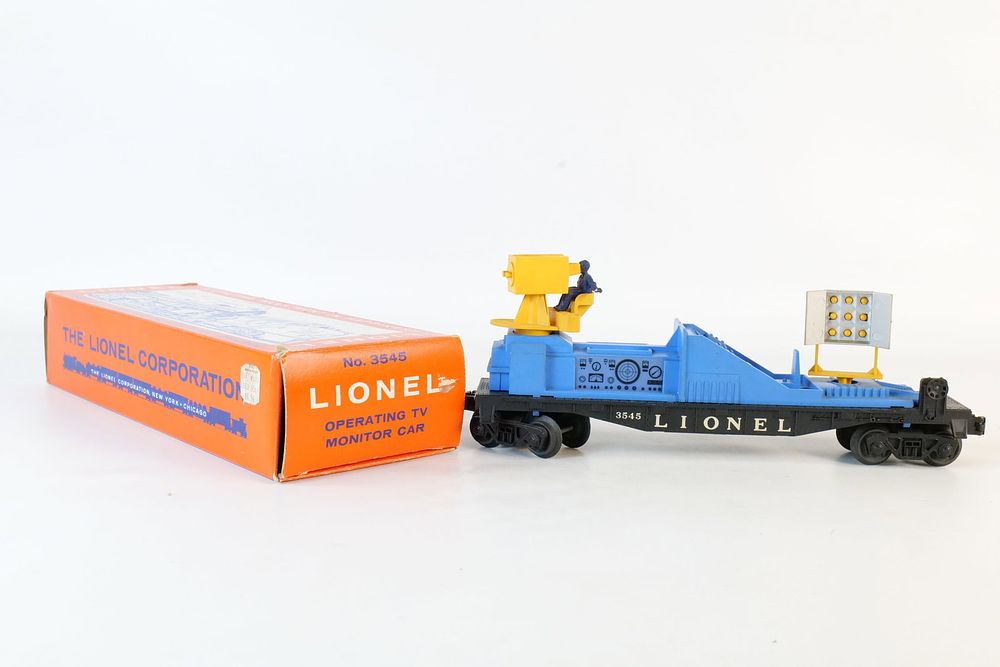 Lot 282: Vintage Lionel 0/27 Postwar Operating TV Monitor Car #3545