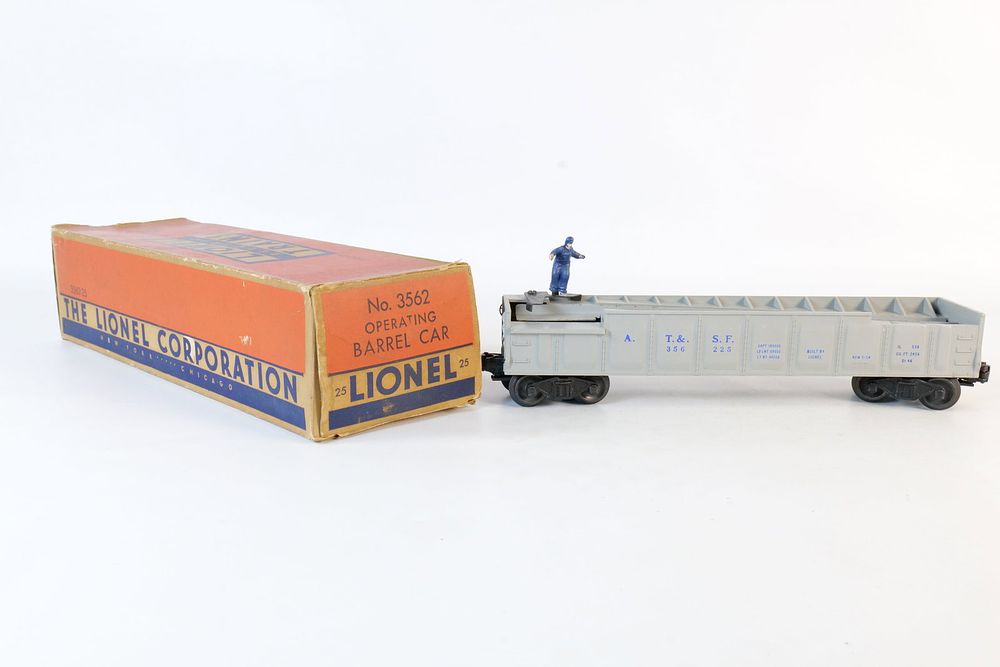 Lot 283: Vintage Lionel 0/27 Postwar Operating Barrel Car #3562-25