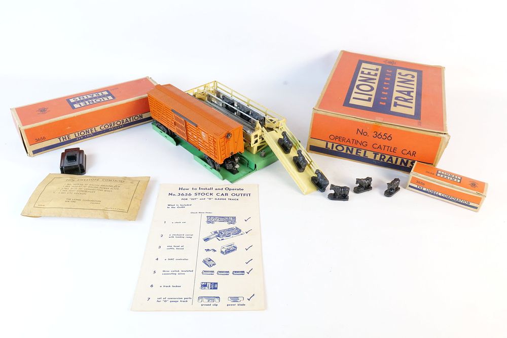 Lot 284: Vintage Lionel 0/27 Postwar Operating Cattle car Set #3656 COMPLETE!