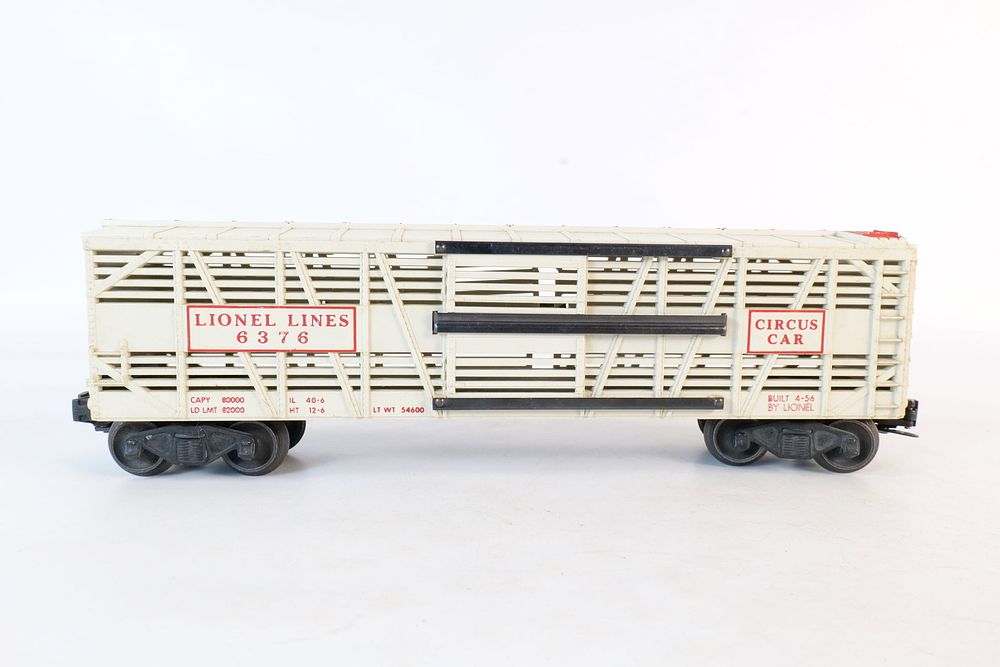 Lot 287: Vintage Lionel 0/27 Postwar Circus Box Car #6376