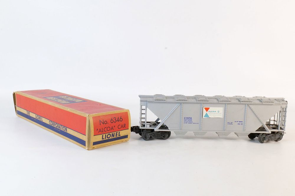 Lot 289: Vintage Lionel 0/27 Postwar Alcoa Aluminum 4-bay Hopper car #6346