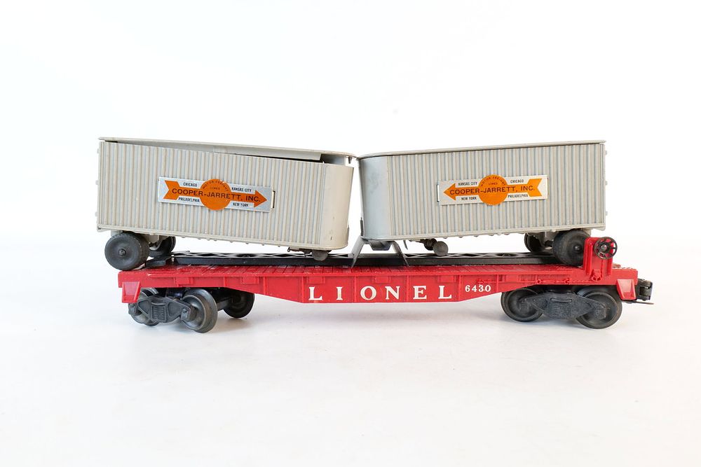 Lot 291: Vintage Lionel 0/27 Postwar Cooper-Jarrett Inc Flatbed Trailer Transport car #6430