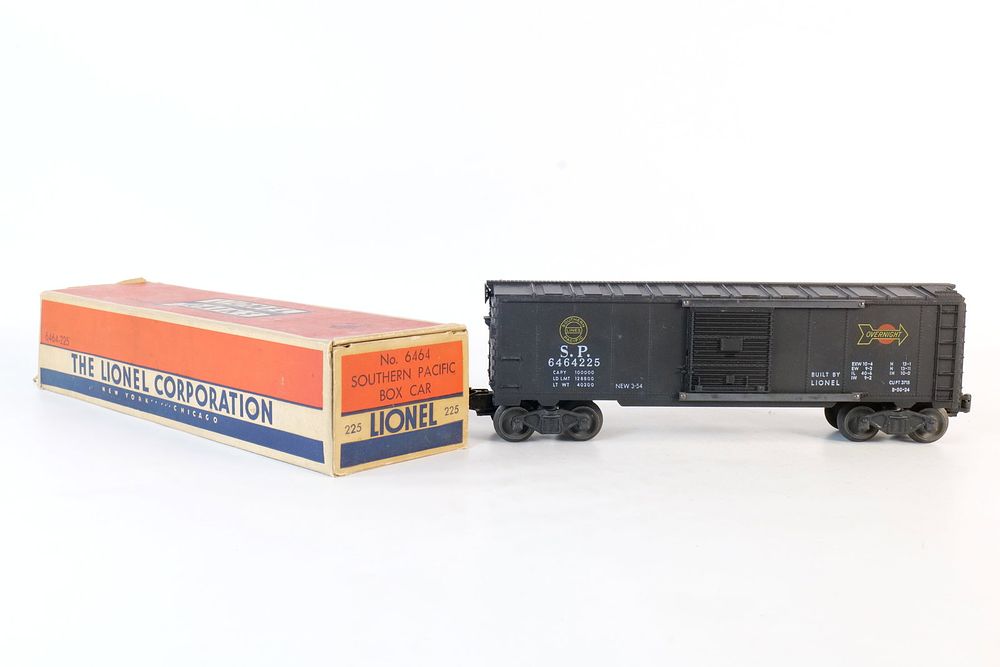 Lot 294: Vintage Lionel 0/27 Postwar Southern Pacific Lines Box car #6464-225