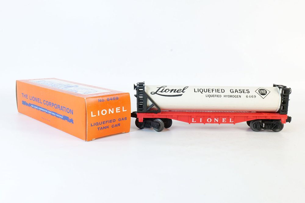 Lot 295: Vintage Lionel 0/27 Postwar Erie Liquefied Gas Tank Car #6469