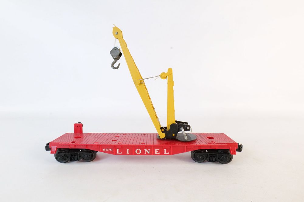 Lot 303: Vintage Lionel 0/27 Postwar Flat Bed with Crane #6670