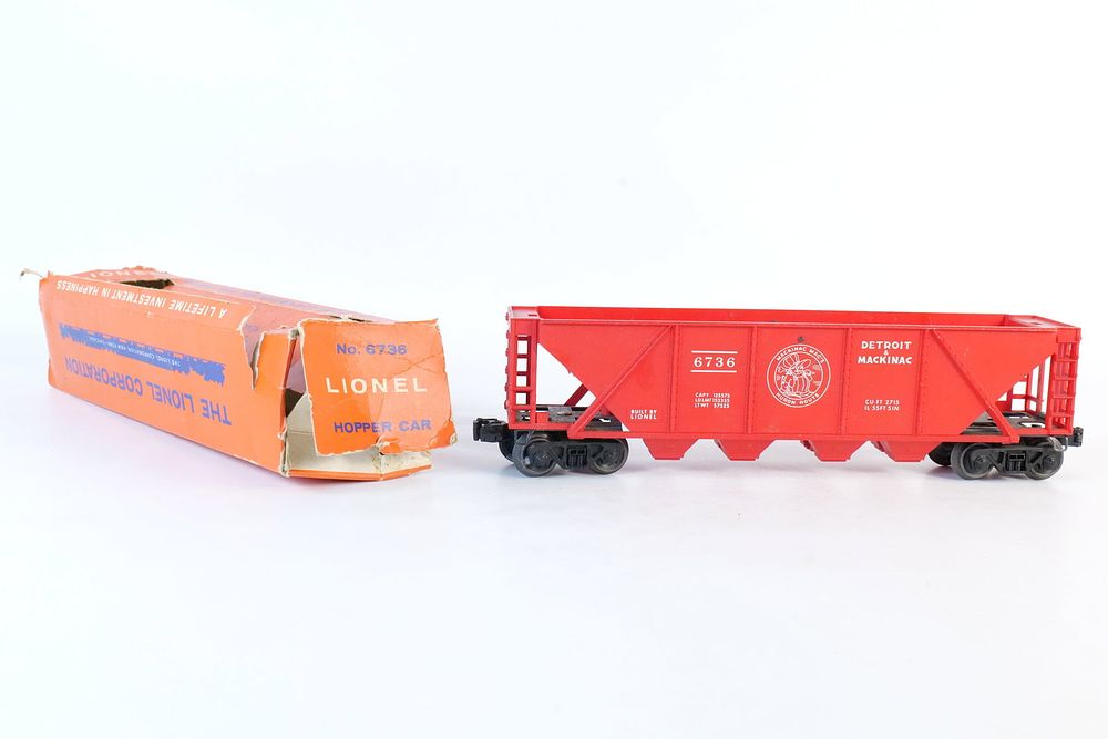 Lot 304: Vintage Lionel 0/27 Postwar Detroit & Mackinac Hopper Car #6736