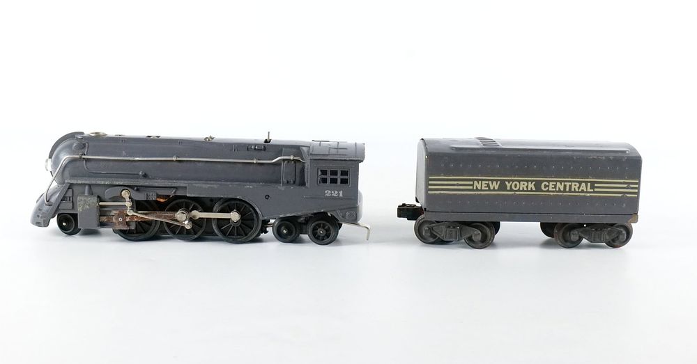 Lot 306: Vintage Lionel 0/27 Postwar Engine #221 with tender