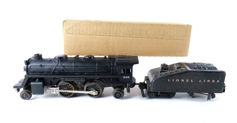 Lot 310: Vintage Lionel 0/27 Postwar Engine #246 and Tender