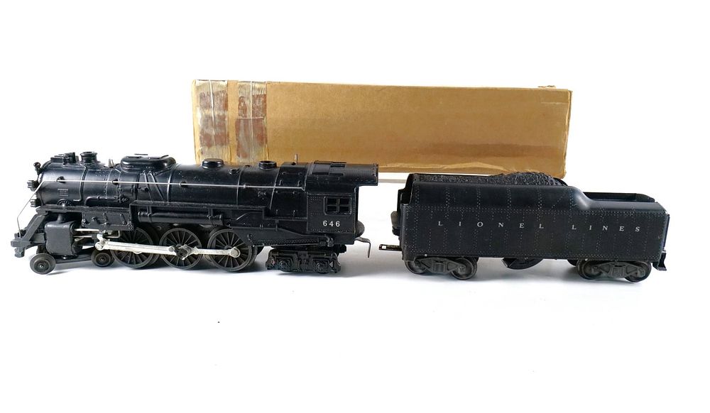 Lot 312: Vintage Lionel 0/27 Postwar Engine #646 with Tender