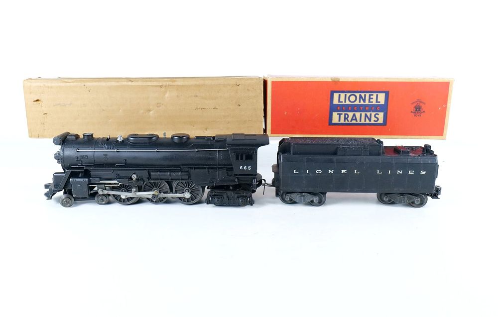 Lot 313: Vintage Lionel 0/27 Postwar Engine #665 with Tender